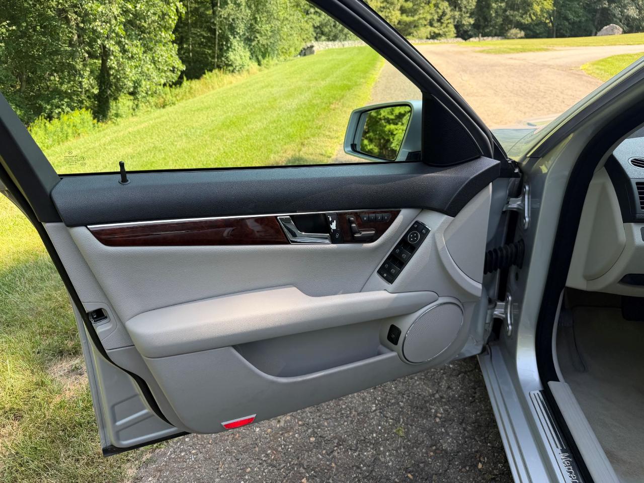Mercedes-Benz C-Class C300 Luxury Sedan 2010