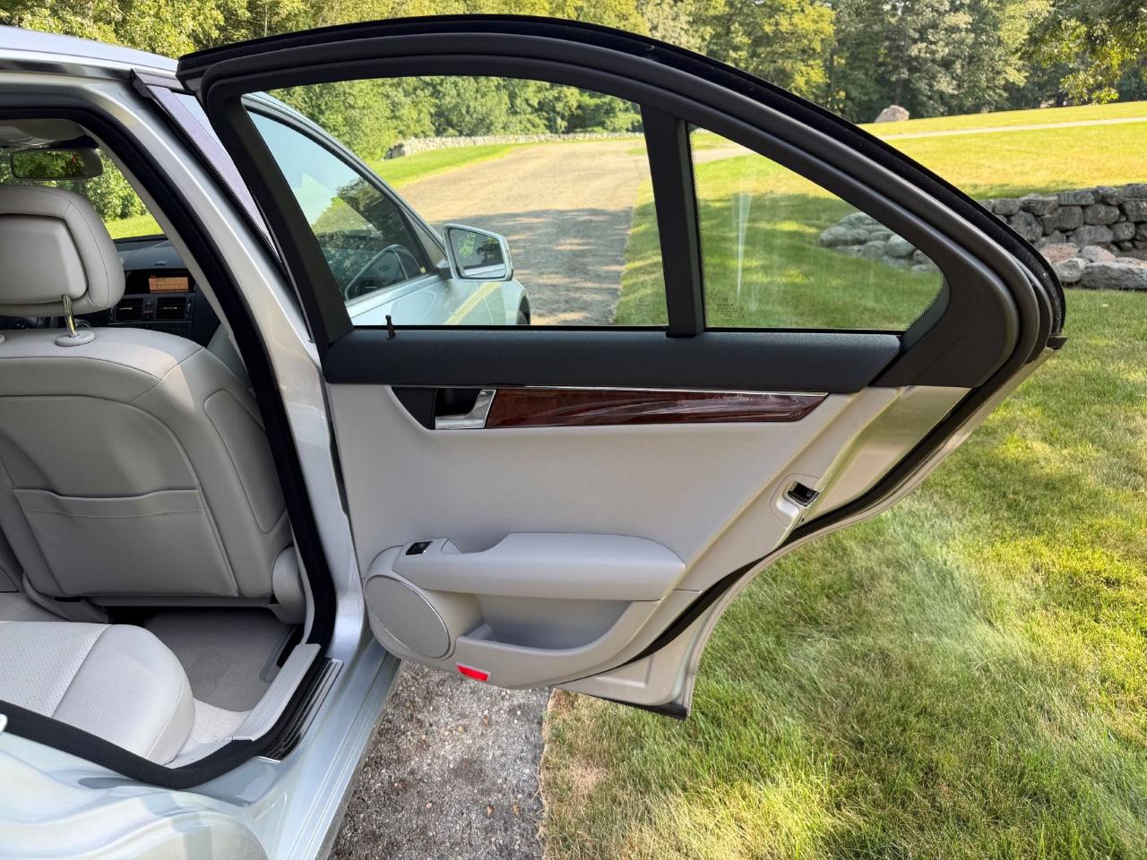 Mercedes-Benz C-Class C300 Luxury Sedan 2010