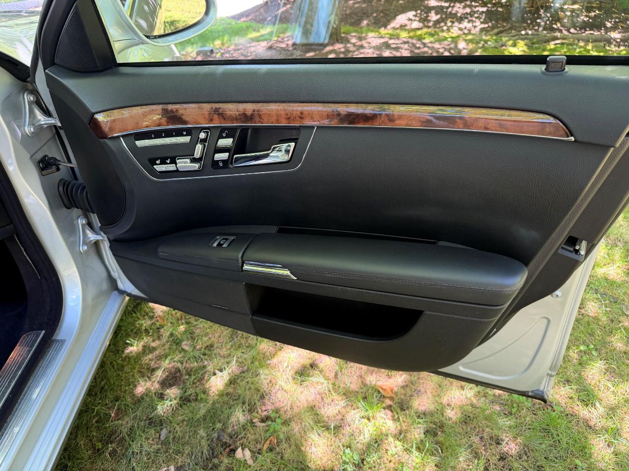 Mercedes-Benz S-Class S550 2007