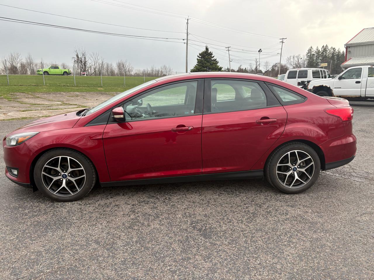 Ford Focus 4dr Sdn SEL 2017