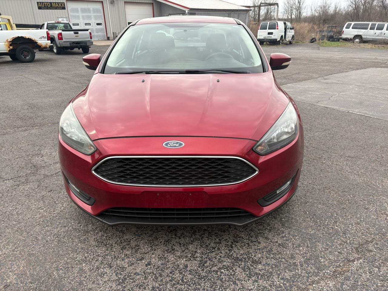 Ford Focus 4dr Sdn SEL 2017