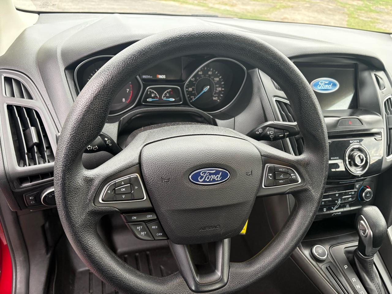 Ford Focus 4dr Sdn SEL 2017