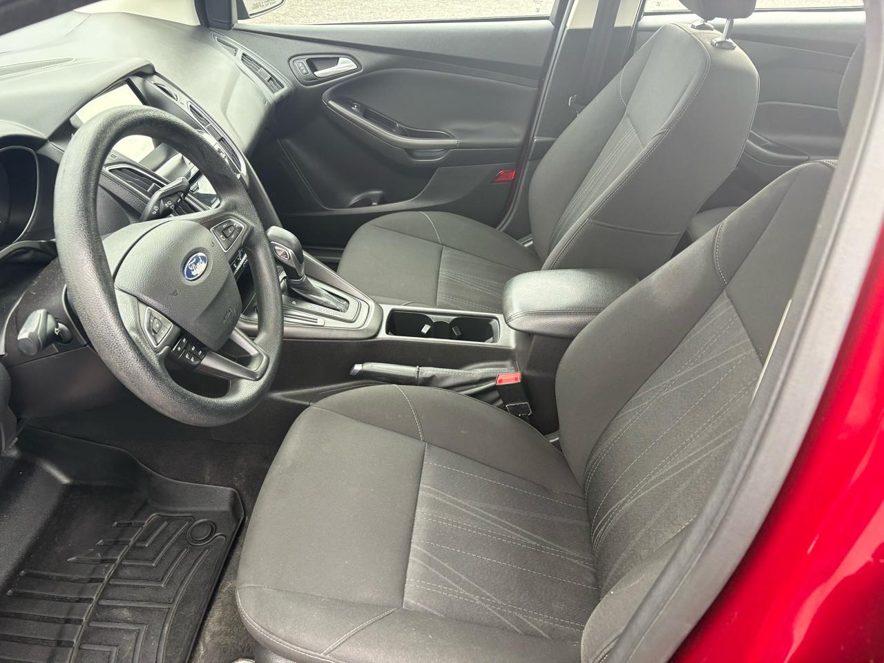 Ford Focus 4dr Sdn SEL 2017