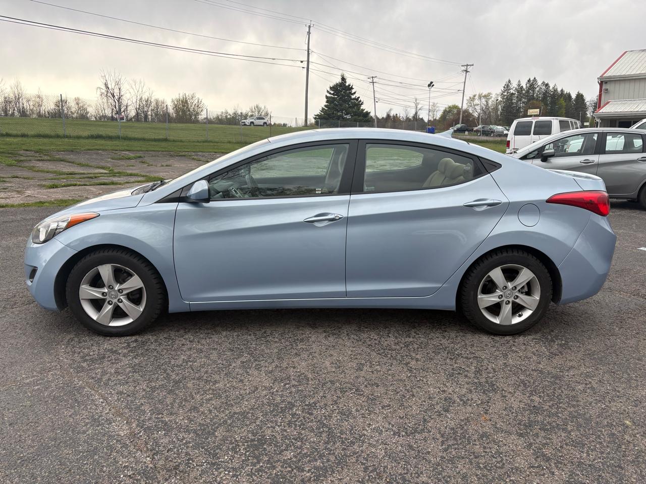 Hyundai Elantra Blue 4D Sedan 2011