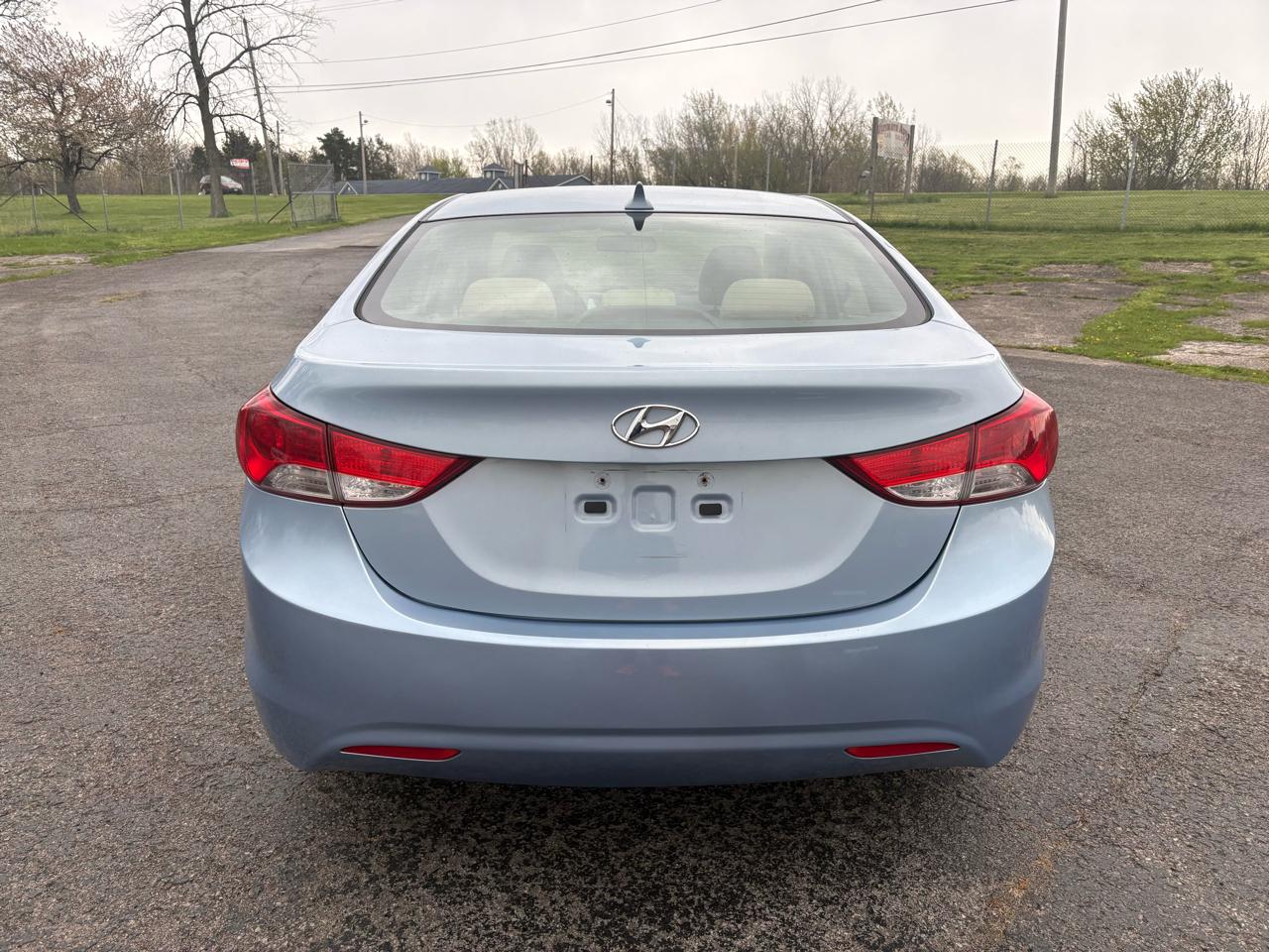 Hyundai Elantra Blue 4D Sedan 2011