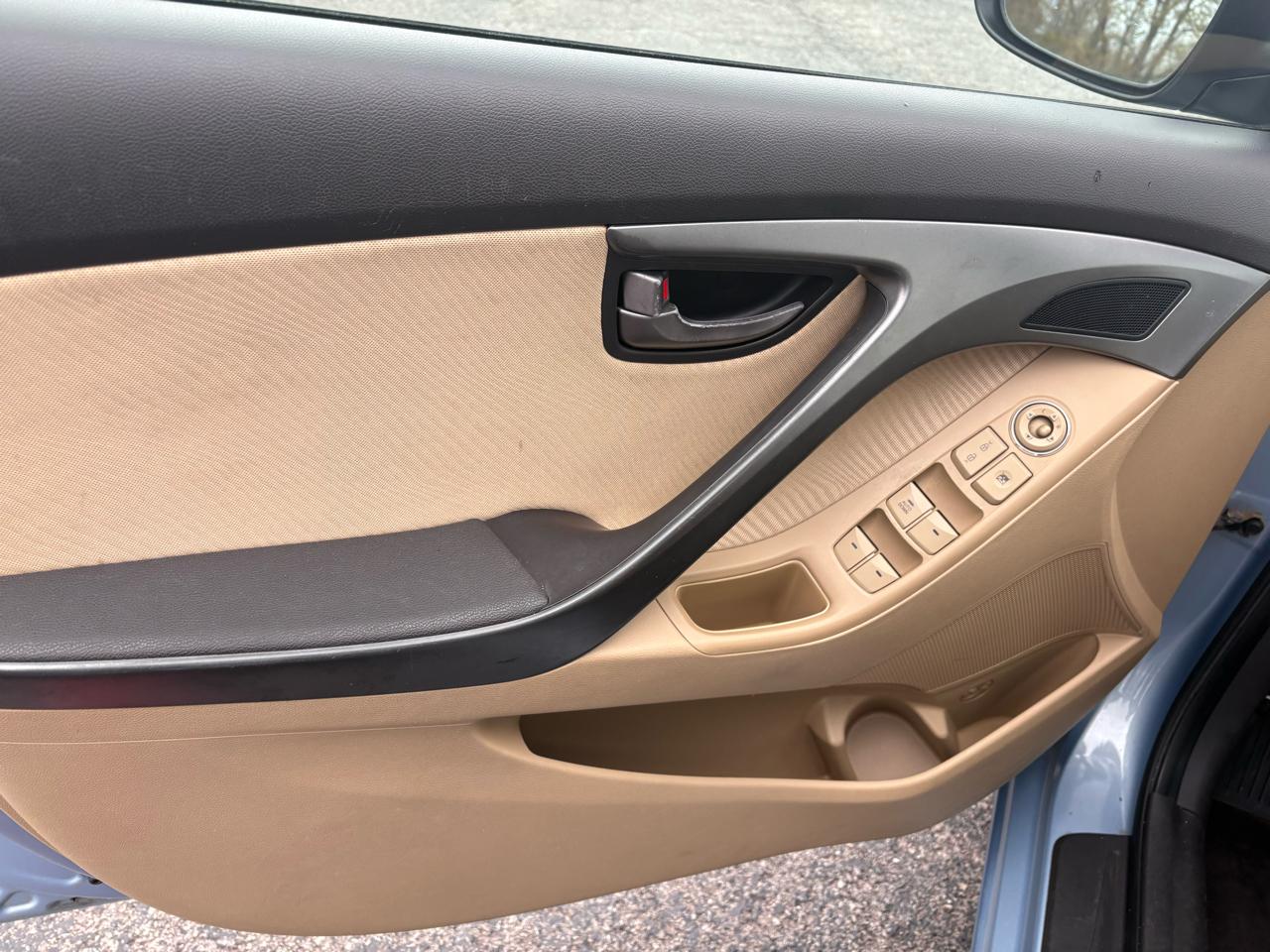 Hyundai Elantra Blue 4D Sedan 2011