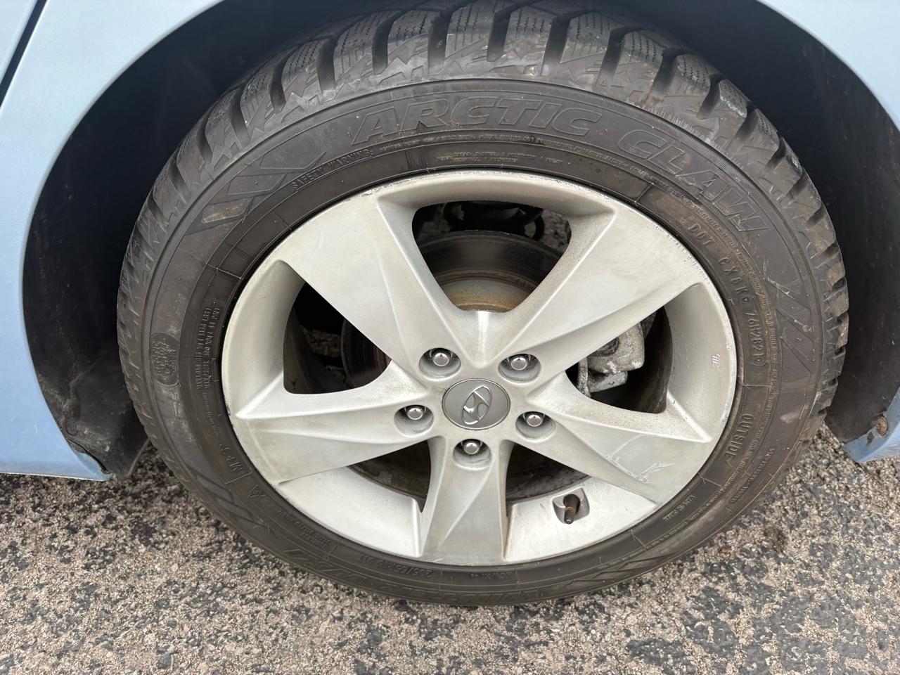 Hyundai Elantra Blue 4D Sedan 2011