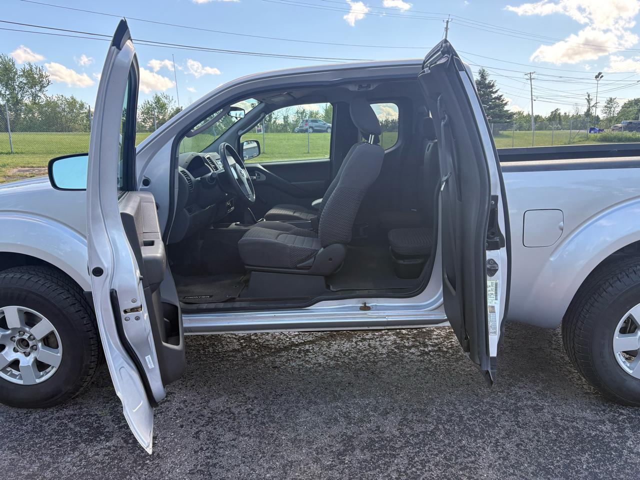 Nissan Frontier LE King Cab 4WD 2010