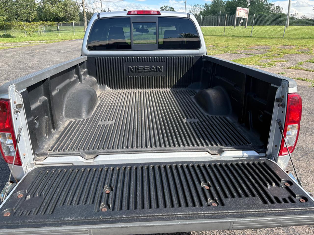 Nissan Frontier LE King Cab 4WD 2010