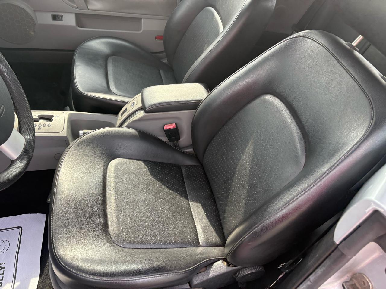 Volkswagen New Beetle GLS 2.0L Convertible 2003