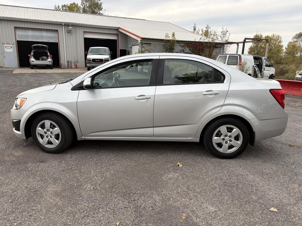 Chevrolet Sonic LS Auto Sedan 2015