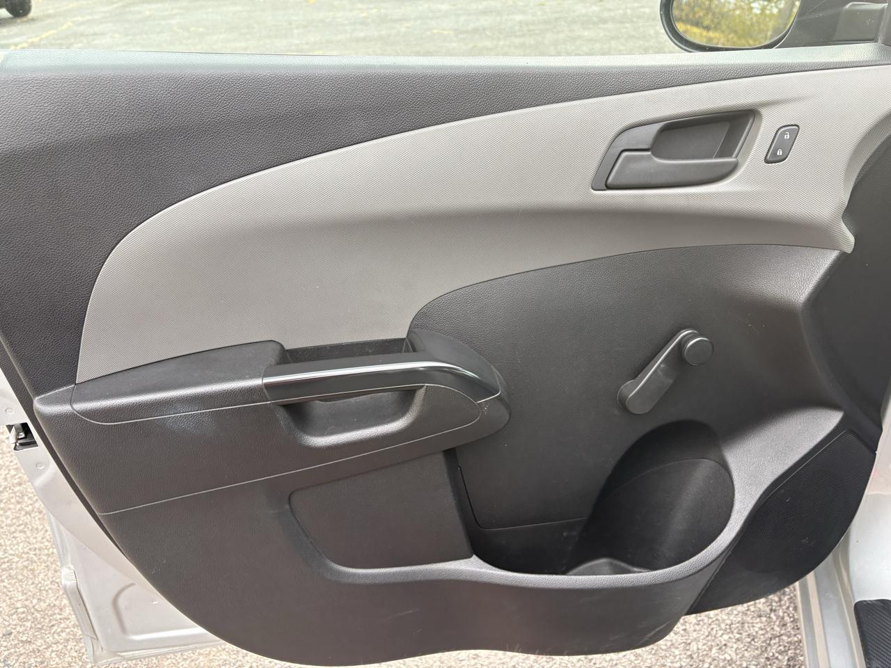 Chevrolet Sonic LS Auto Sedan 2015