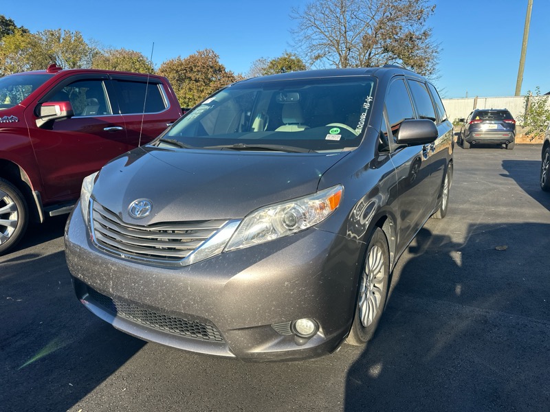 2013 Toyota Sienna XLE FWD 8-Passenger V6