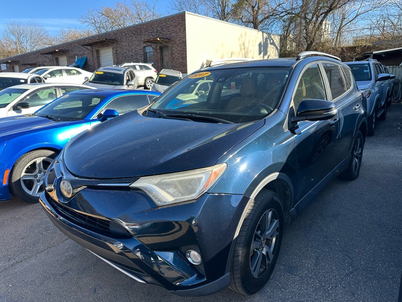 2017 Toyota RAV4 XLE's photo