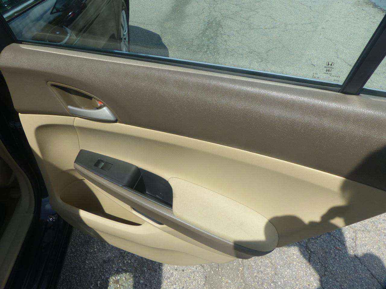 Honda Accord LX sedan AT 2009