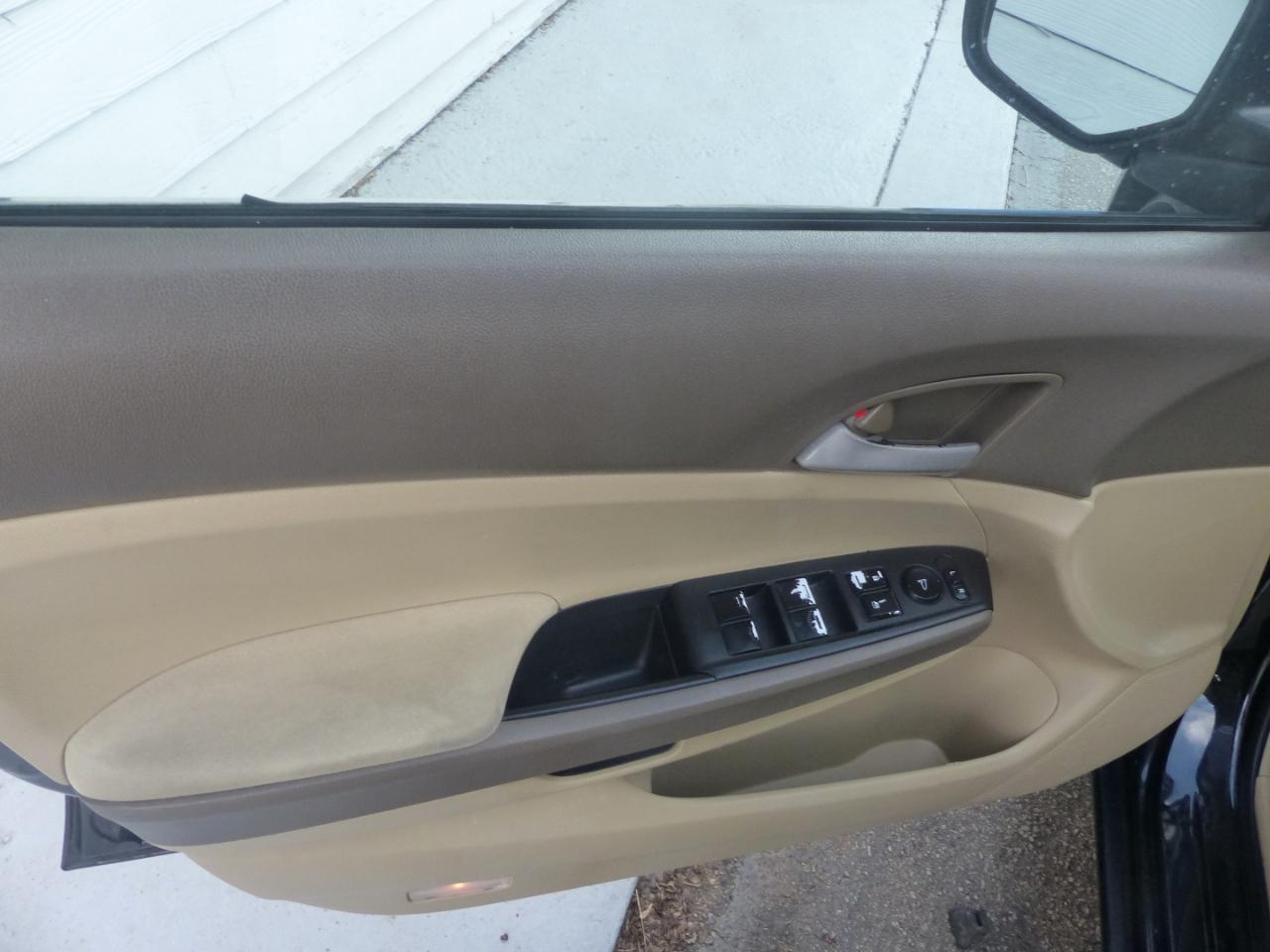 Honda Accord LX sedan AT 2009