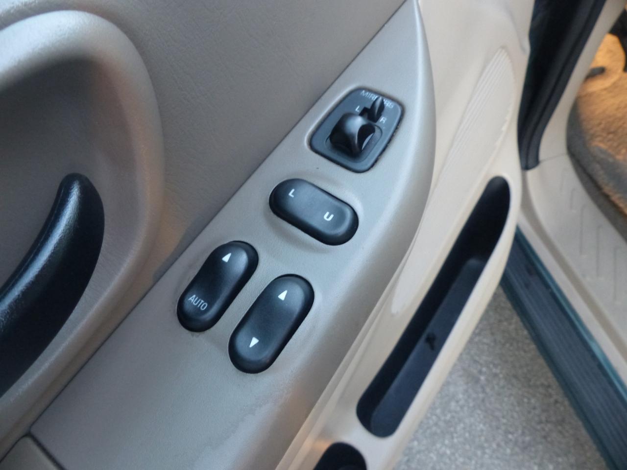 Ford F-150 Lariat SuperCab Short Bed 2WD 2001