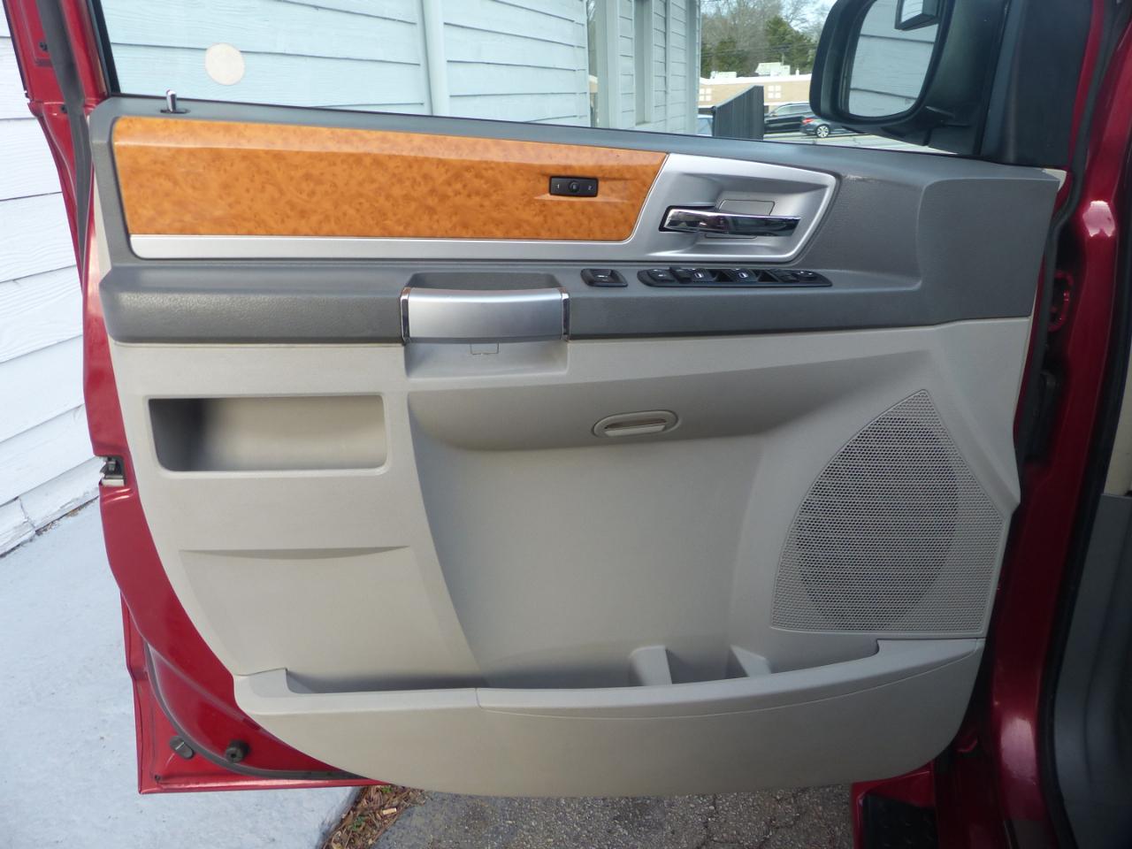 Chrysler Town & Country Limited 2010