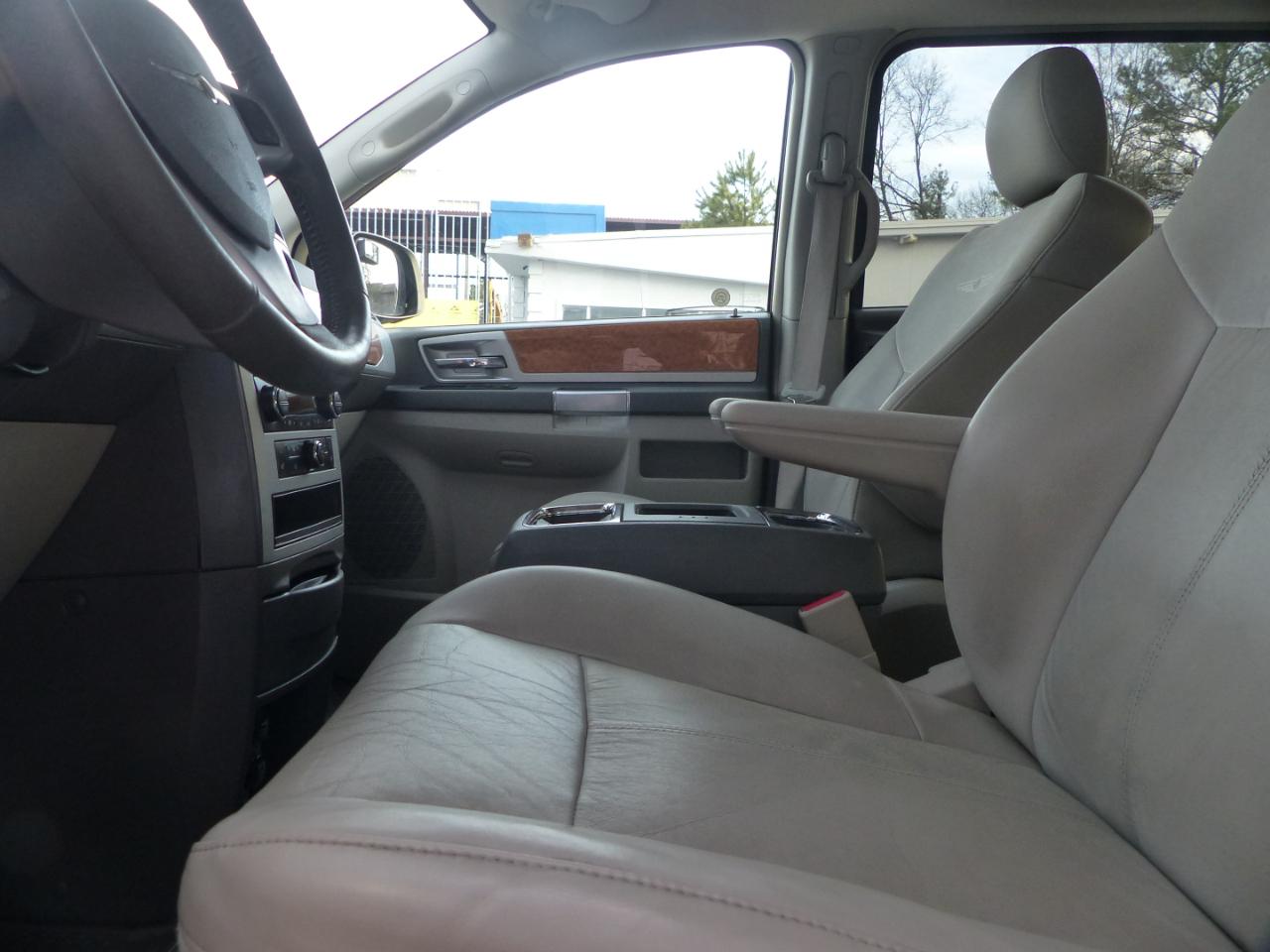 Chrysler Town & Country Limited 2010