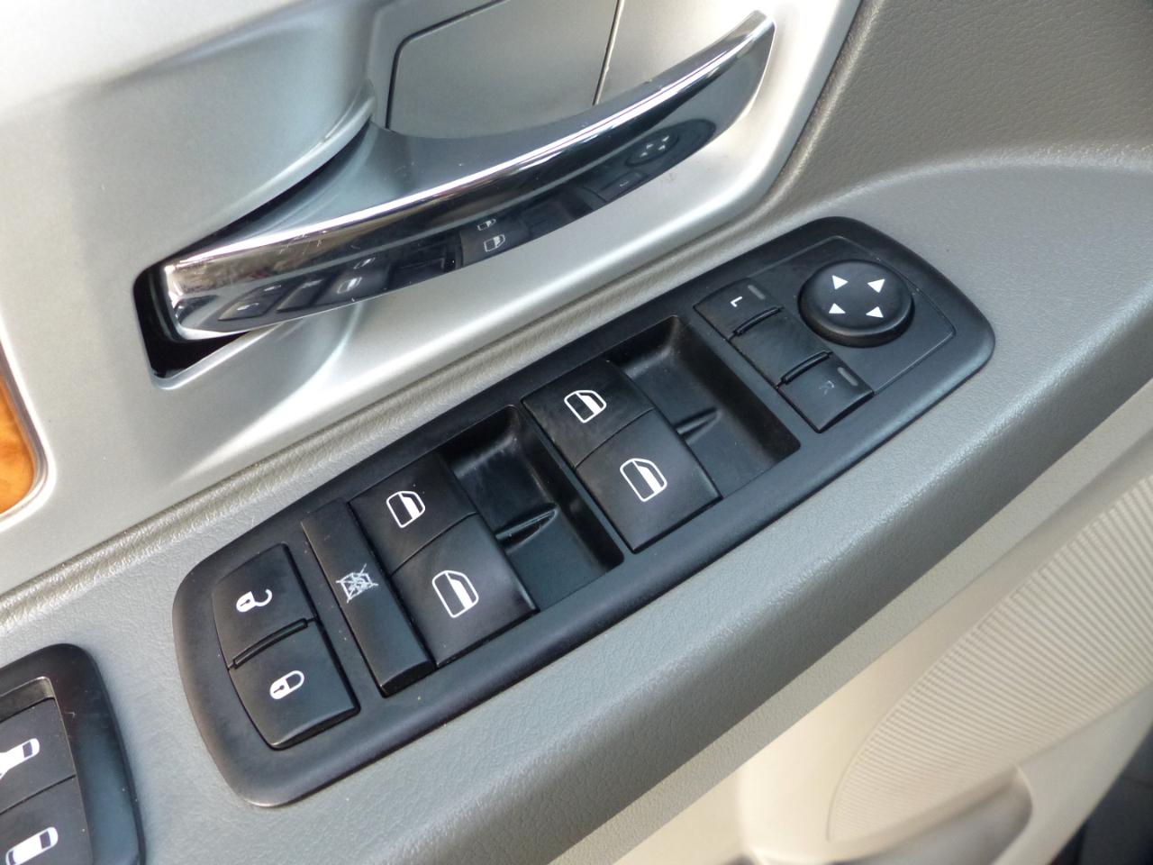 Chrysler Town & Country Limited 2010