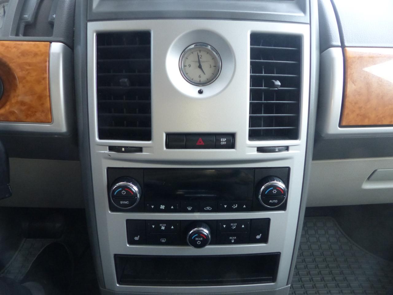 Chrysler Town & Country Limited 2010