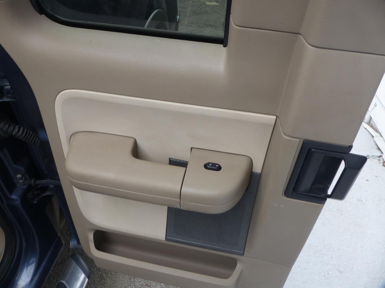 Ford F-150 Lariat SuperCab 5.5-ft Box 2WD 2004