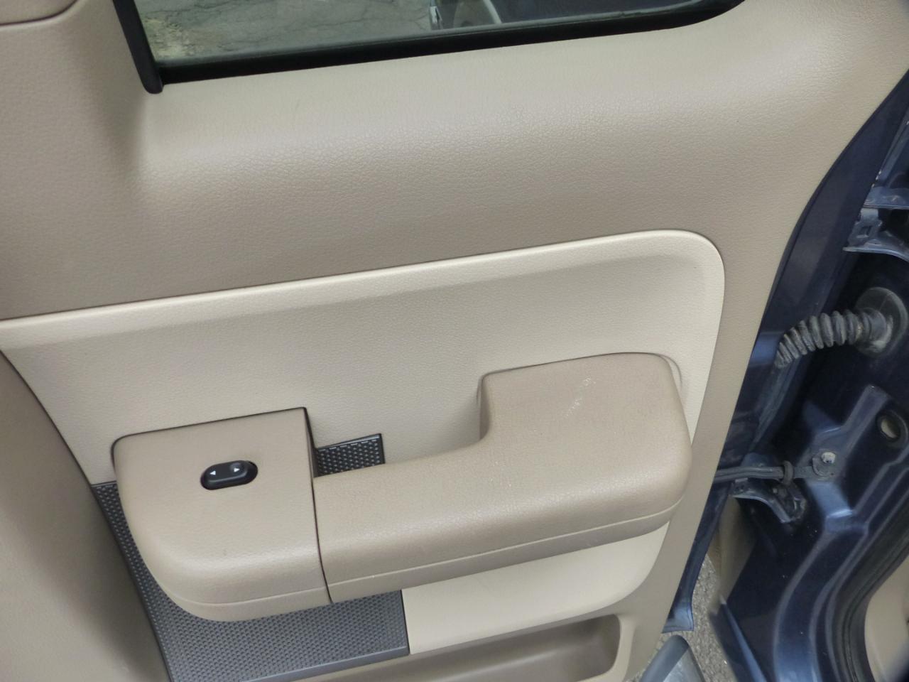 Ford F-150 Lariat SuperCab 5.5-ft Box 2WD 2004