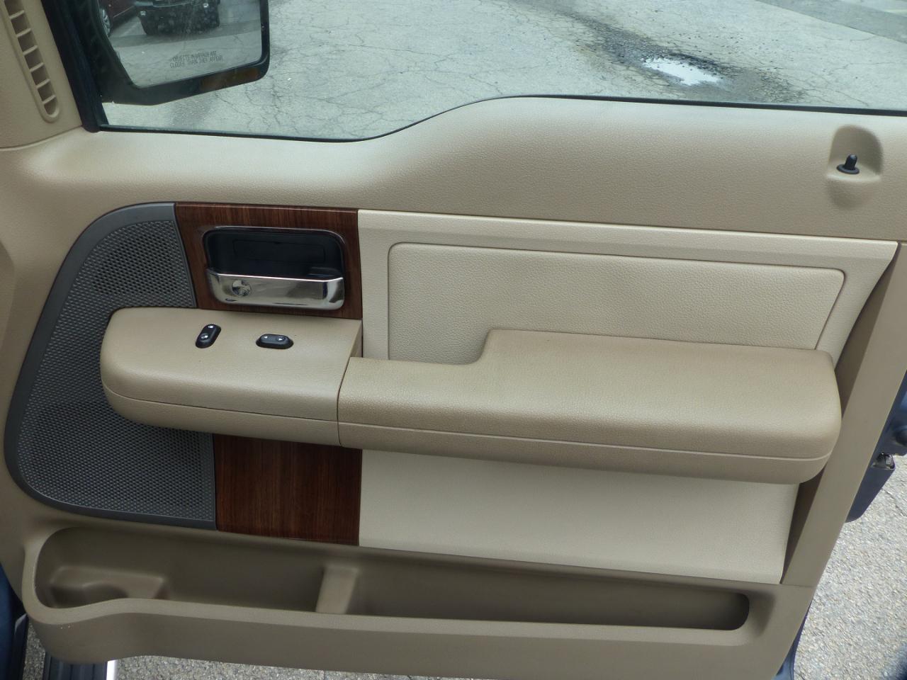 Ford F-150 Lariat SuperCab 5.5-ft Box 2WD 2004