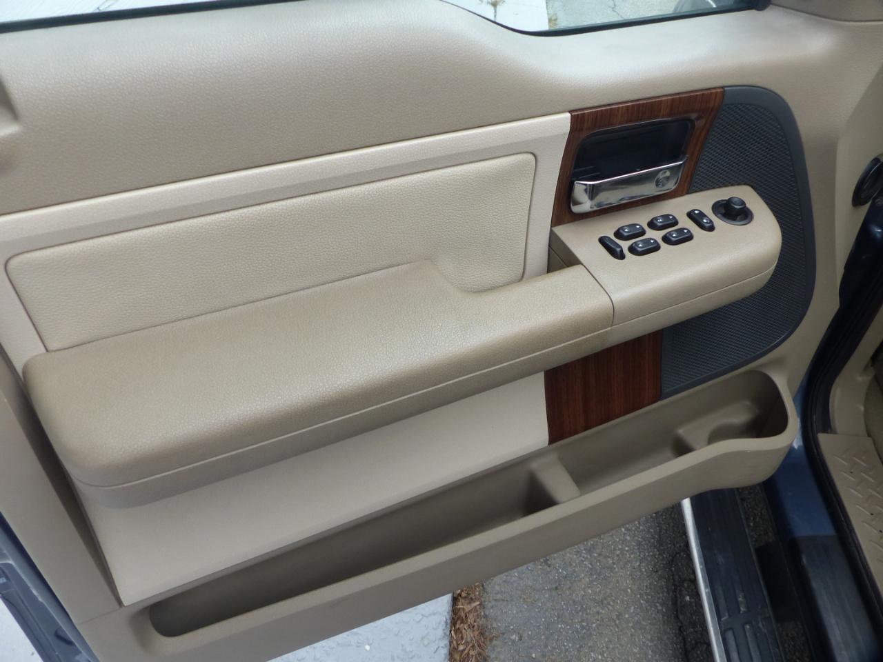 Ford F-150 Lariat SuperCab 5.5-ft Box 2WD 2004