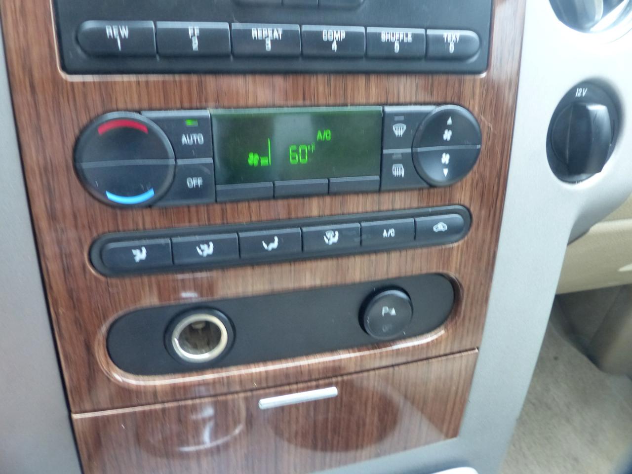 Ford F-150 Lariat SuperCab 5.5-ft Box 2WD 2004