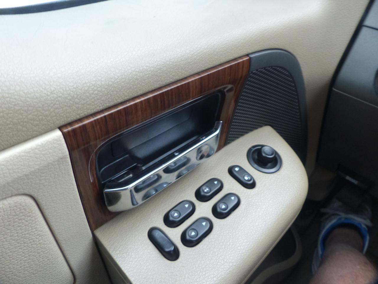 Ford F-150 Lariat SuperCab 5.5-ft Box 2WD 2004