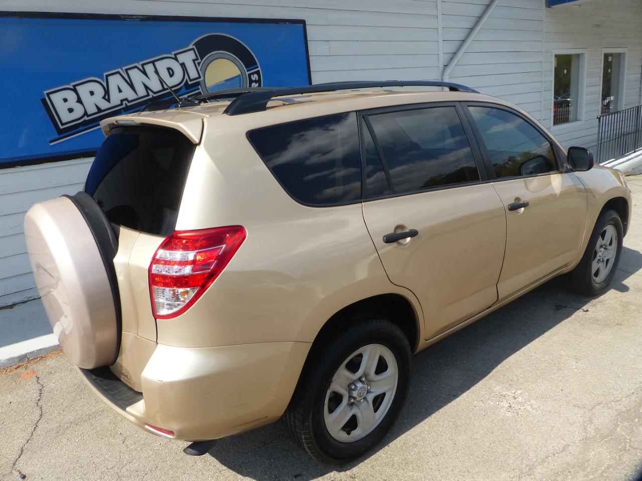 Toyota RAV4 Base I4 2WD 2011