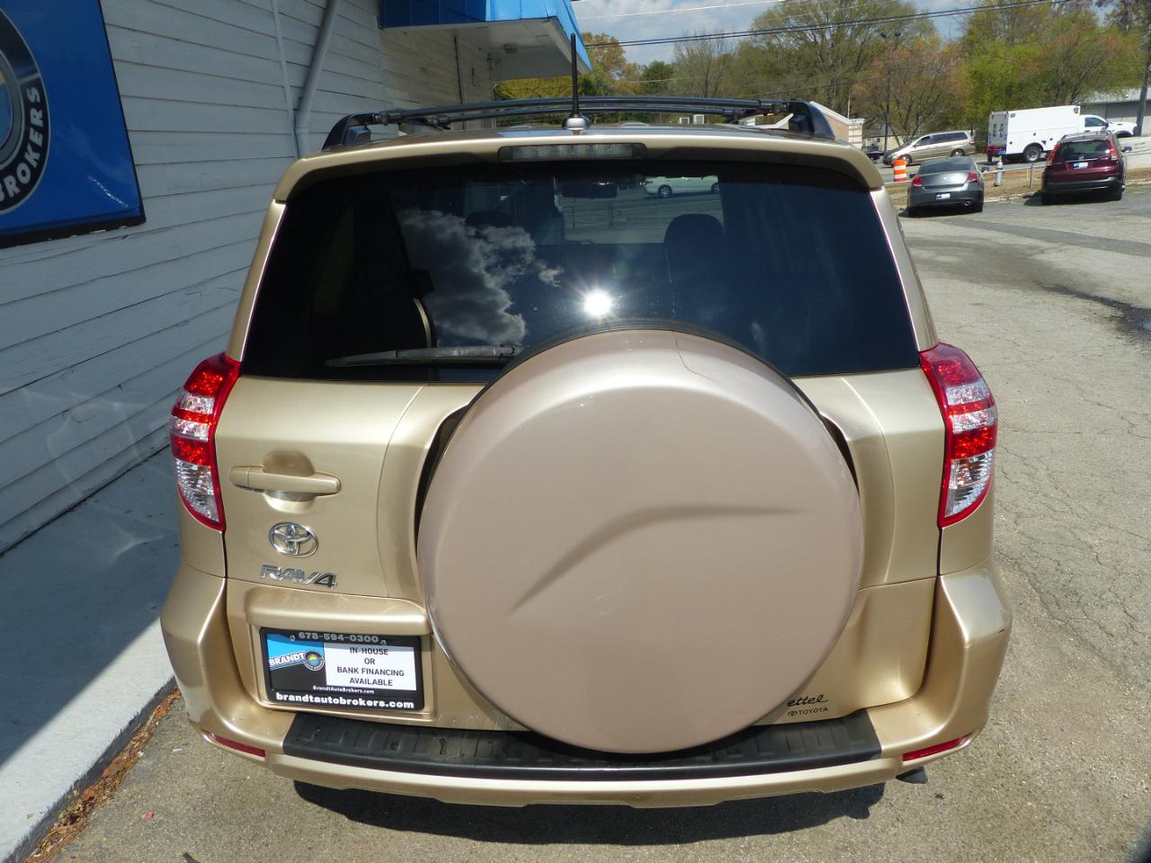 Toyota RAV4 Base I4 2WD 2011