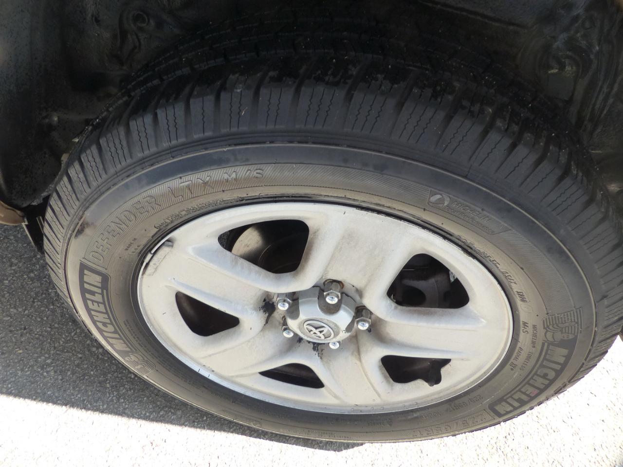 Toyota RAV4 Base I4 2WD 2011