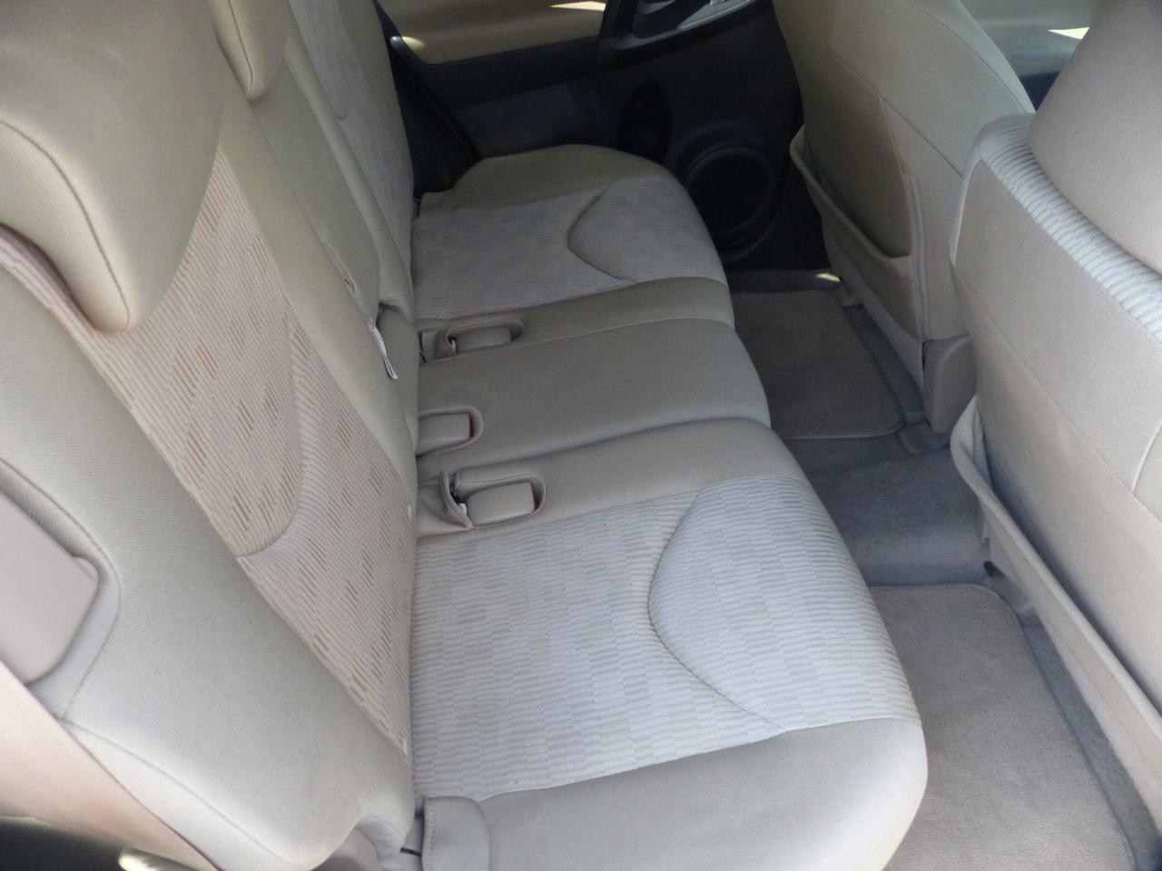 Toyota RAV4 Base I4 2WD 2011