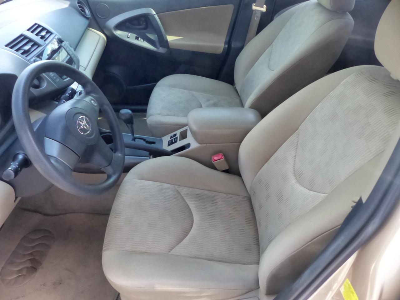 Toyota RAV4 Base I4 2WD 2011