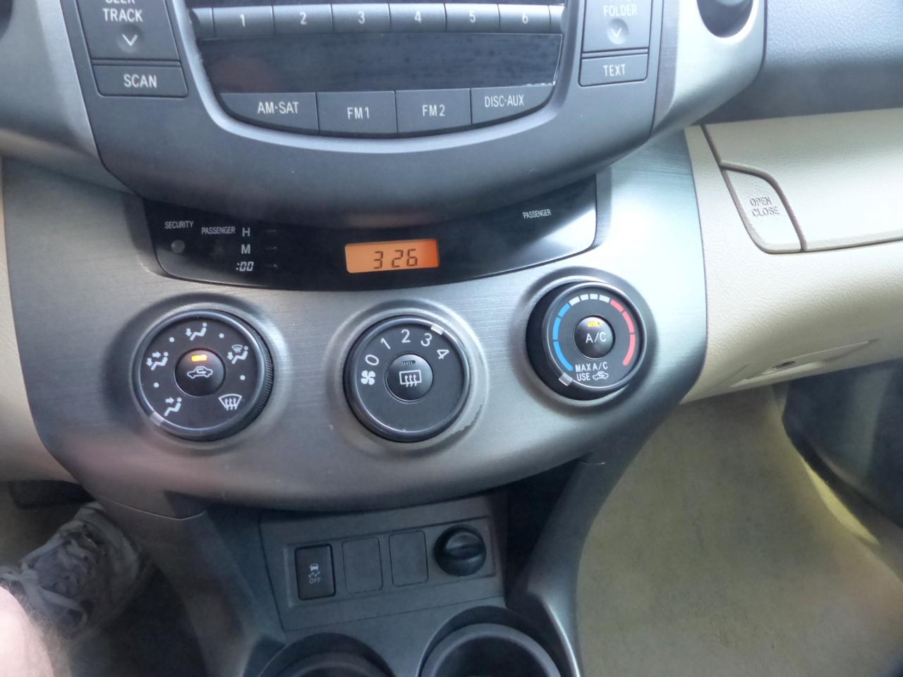 Toyota RAV4 Base I4 2WD 2011