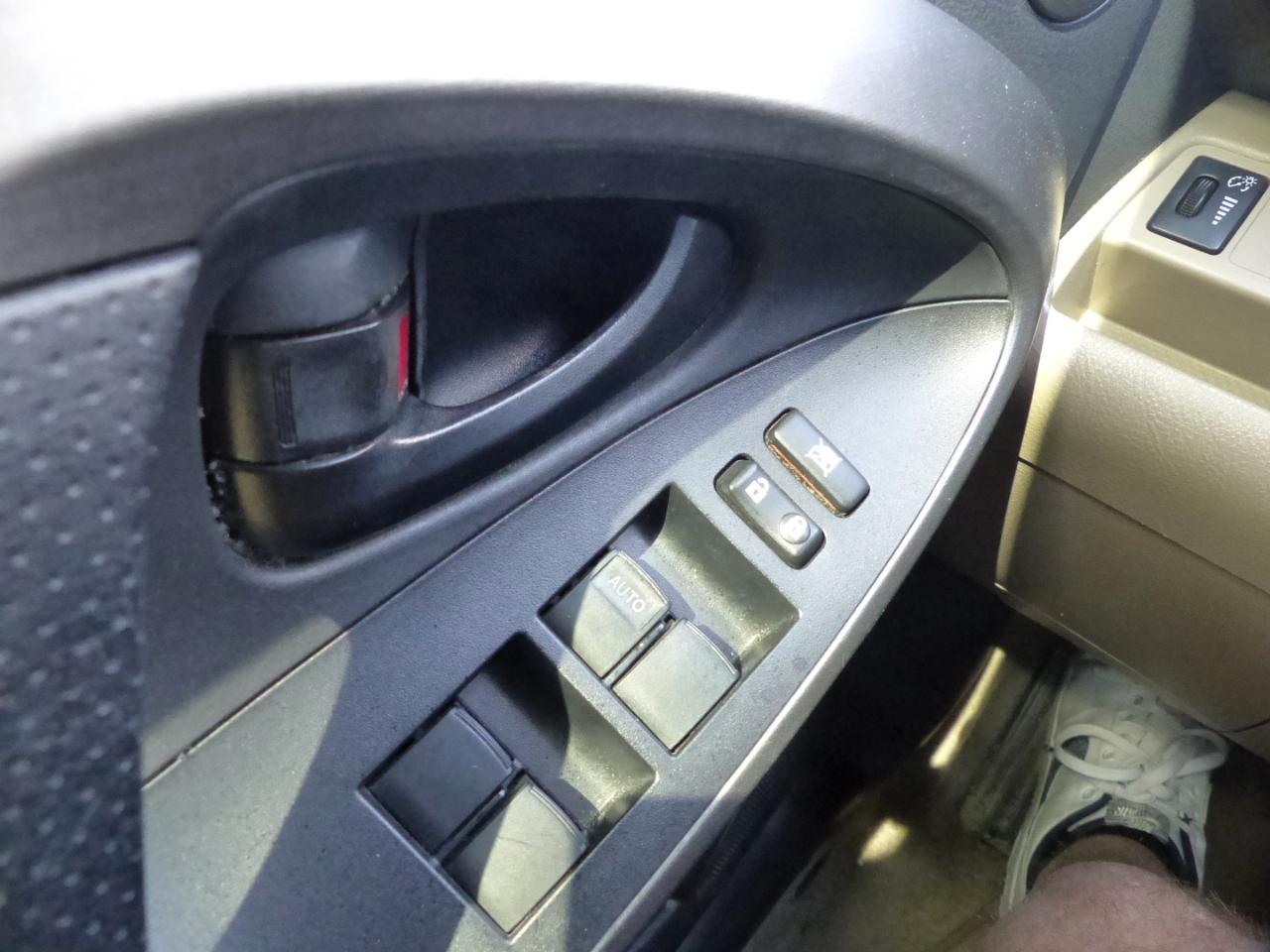 Toyota RAV4 Base I4 2WD 2011