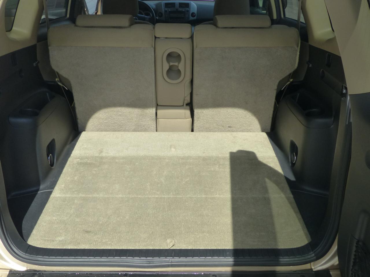 Toyota RAV4 Base I4 2WD 2011