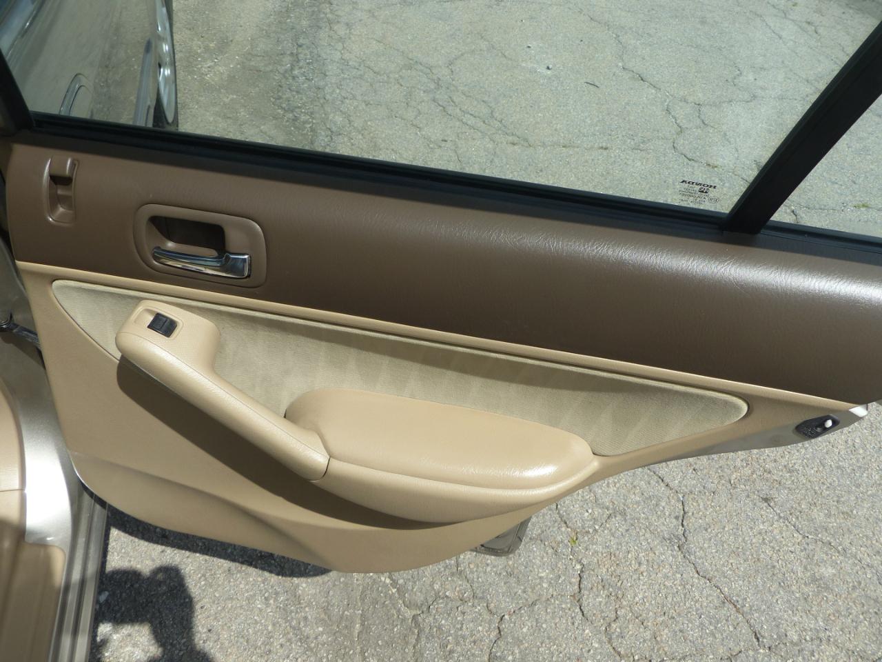 Honda Civic LX Sedan 4-spd AT 2003