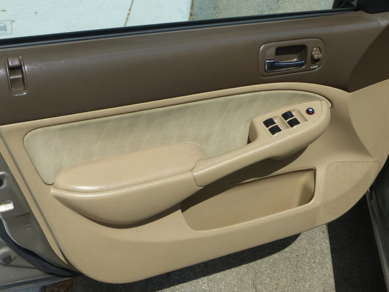 Honda Civic LX Sedan 4-spd AT 2003