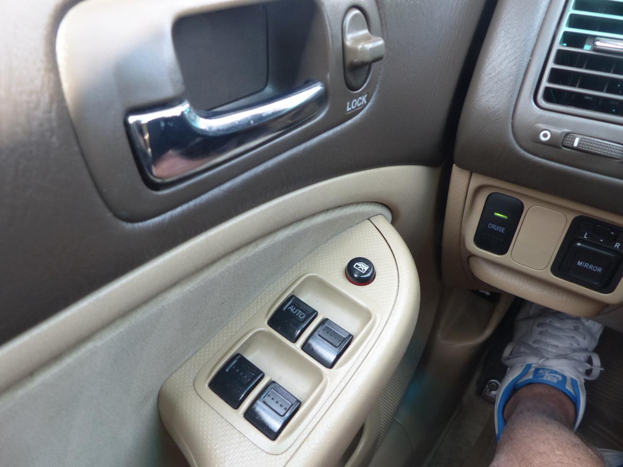 Honda Civic LX Sedan 4-spd AT 2003