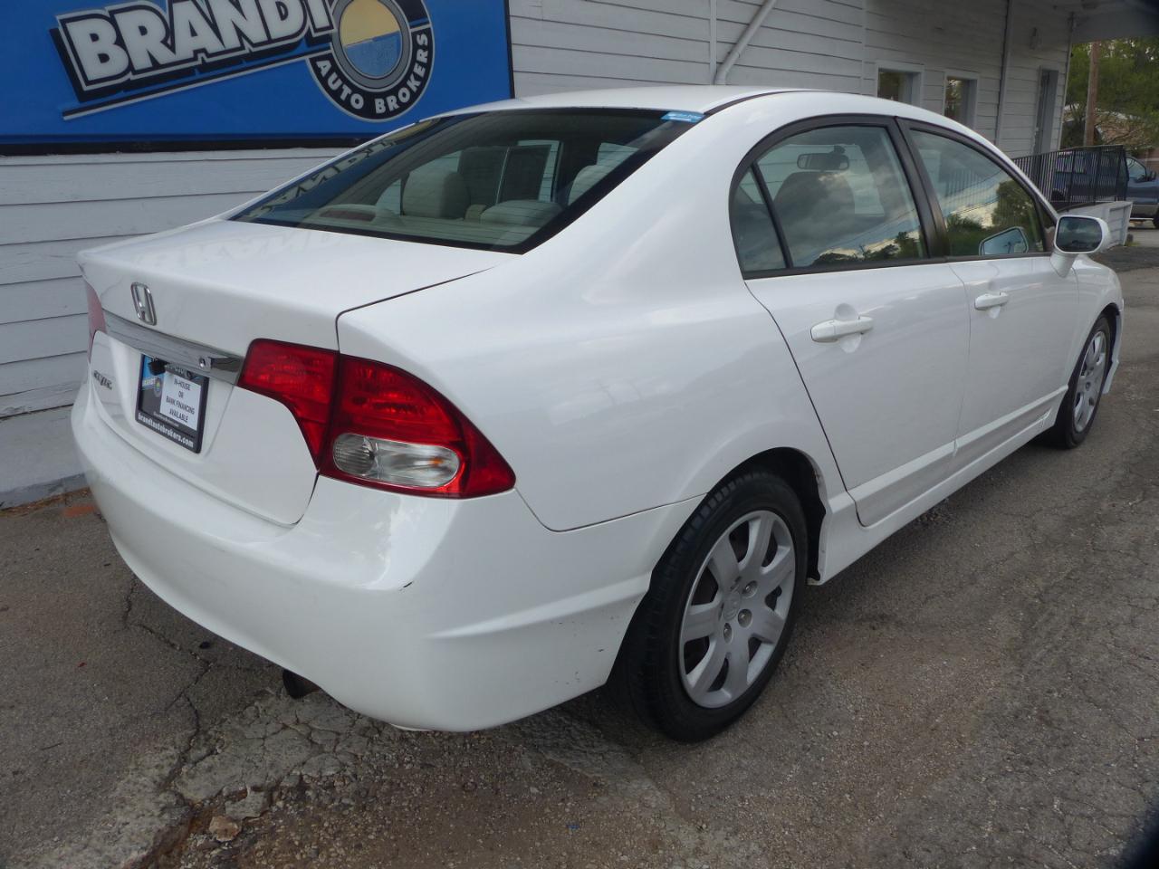 Honda Civic LX Sedan 5-Speed AT 2009
