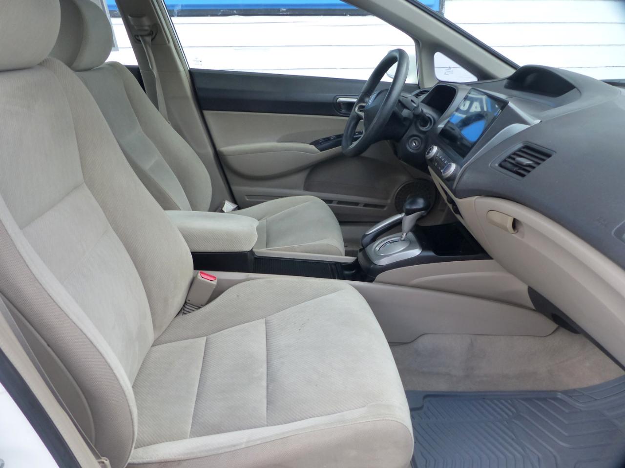 Honda Civic LX Sedan 5-Speed AT 2009