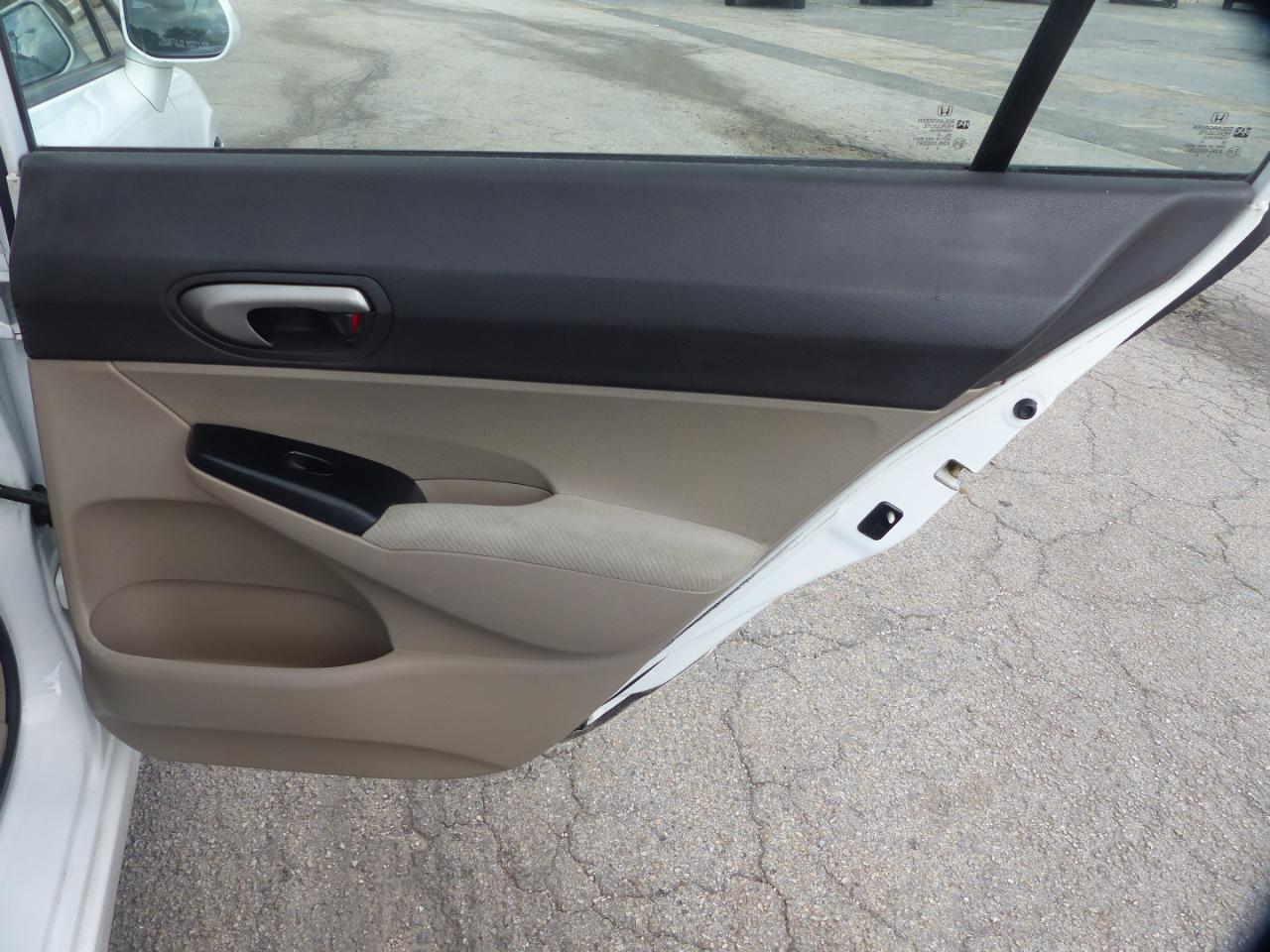 Honda Civic LX Sedan 5-Speed AT 2009