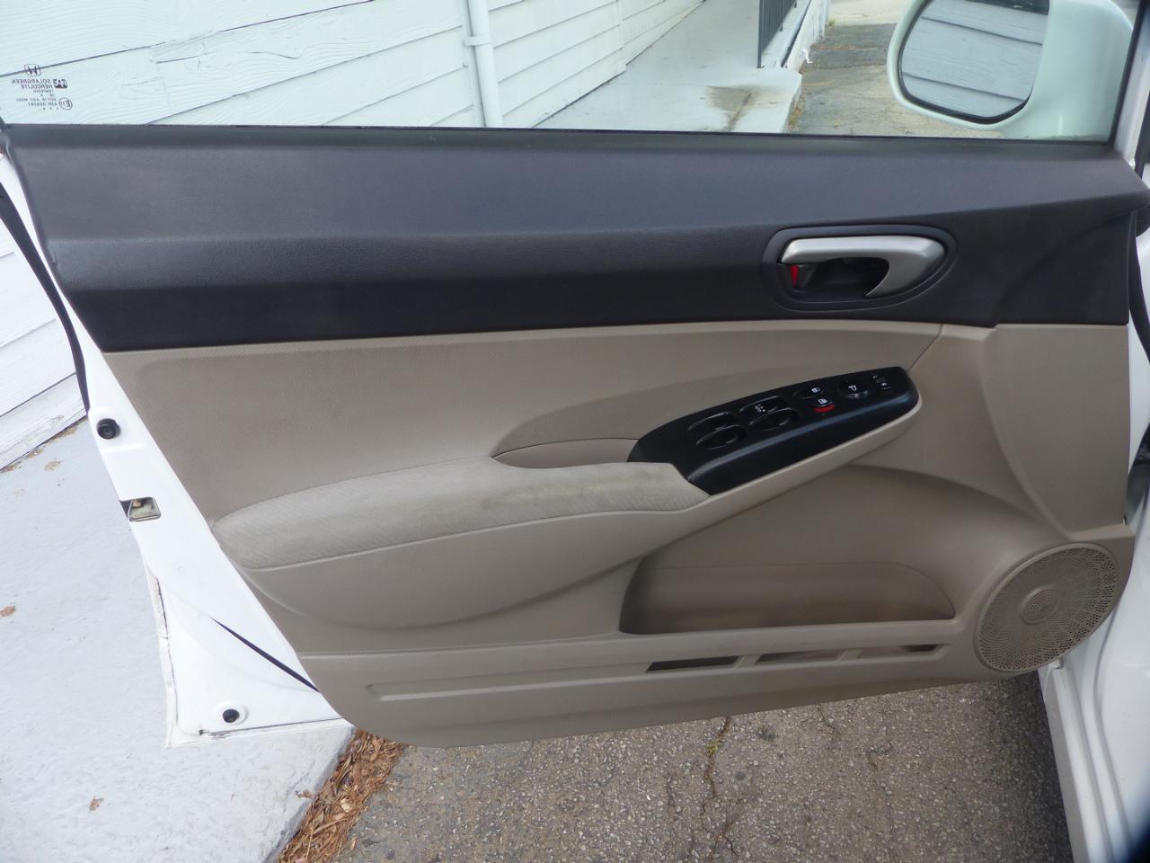 Honda Civic LX Sedan 5-Speed AT 2009