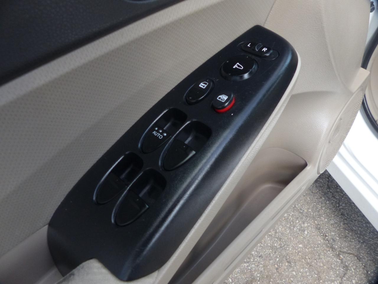 Honda Civic LX Sedan 5-Speed AT 2009