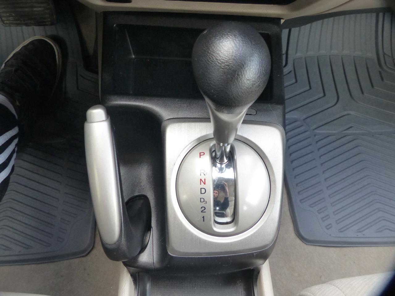 Honda Civic LX Sedan 5-Speed AT 2009