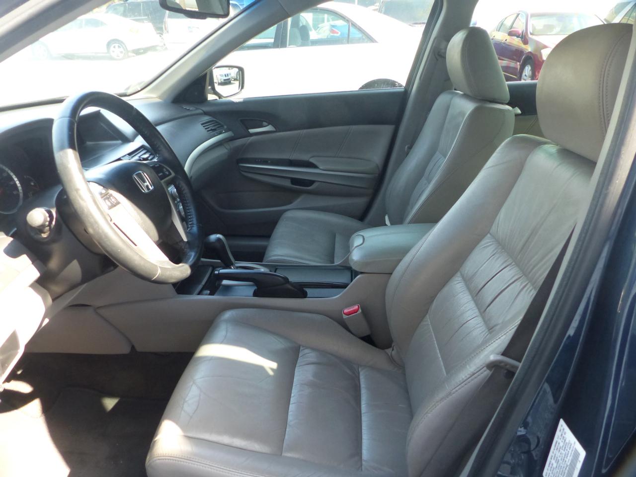 Honda Accord EX-L V-6 Sedan AT 2010