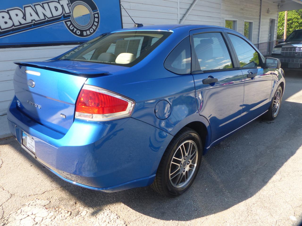 Ford Focus SE Sedan 2010